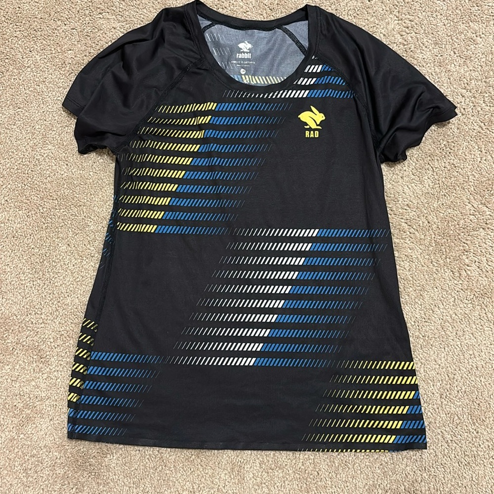 Short sleeve rabbit race tee size small (s)